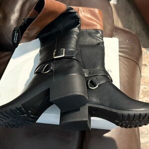 Style & Co Vedaa black and brown women's boots, Free Ship
5.5M
New in Box